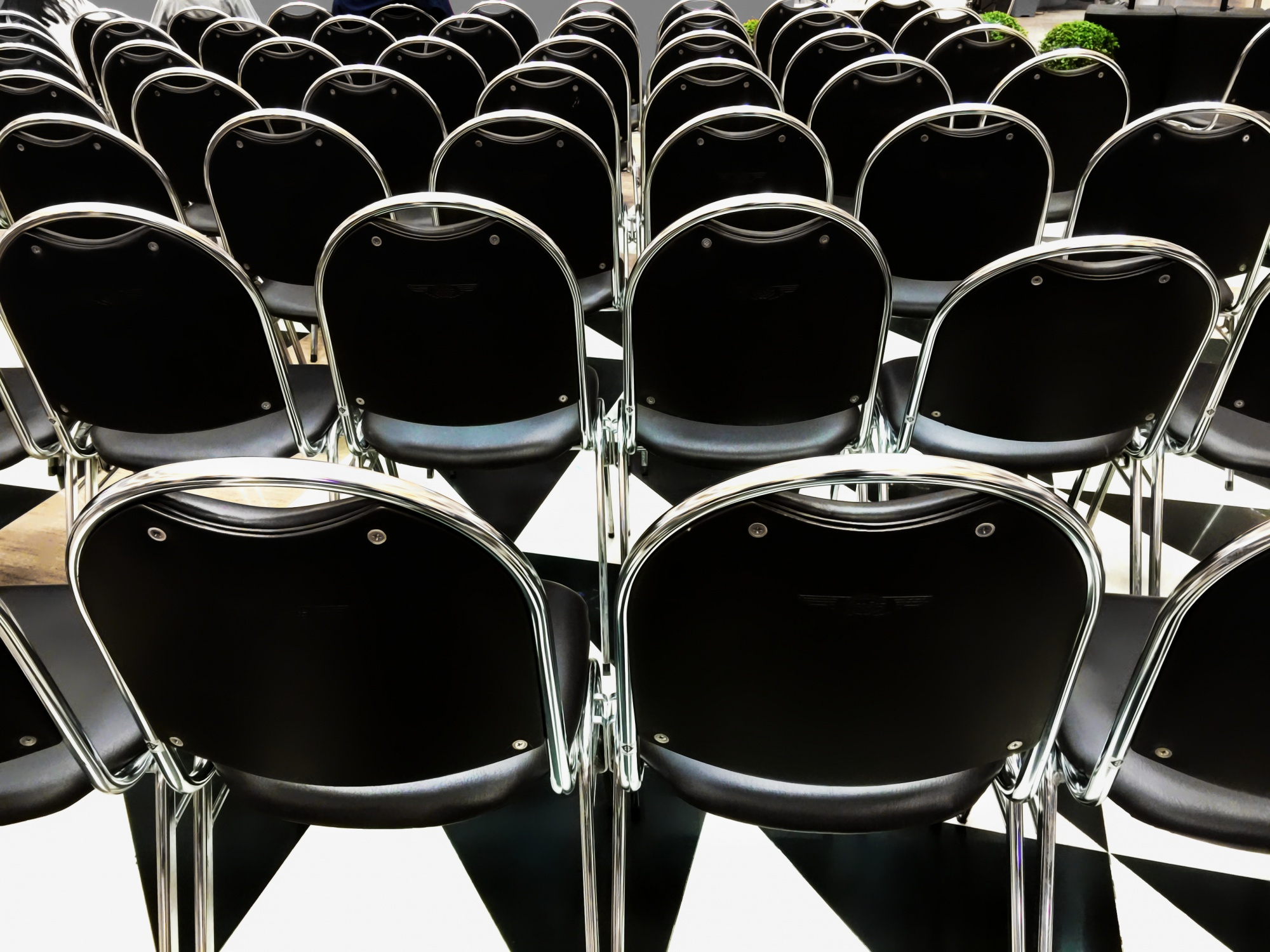 Jak zorganizować konferencję firmową krok po kroku? Kompleksowy poradnik